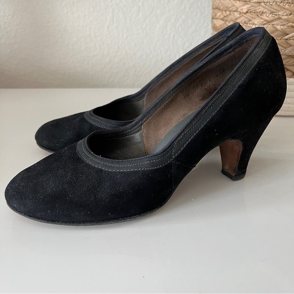 Vintage Leather Pumps - Picture 4 of 9